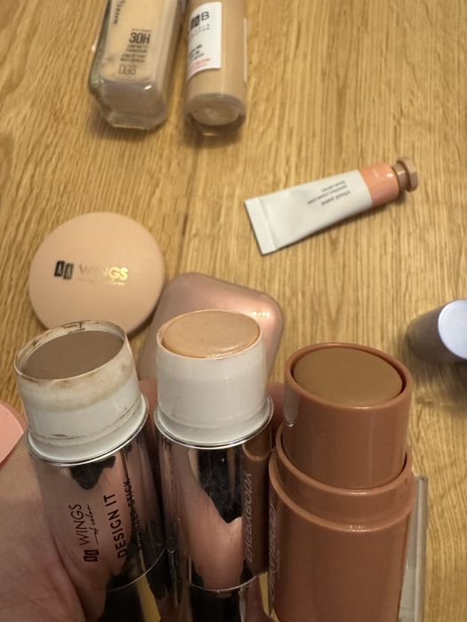 Zestaw 18 kosmetykow do makijazu