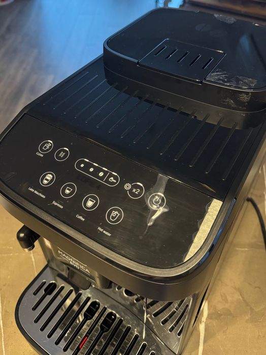 Кавомашина DeLonghi Magnifica EVO