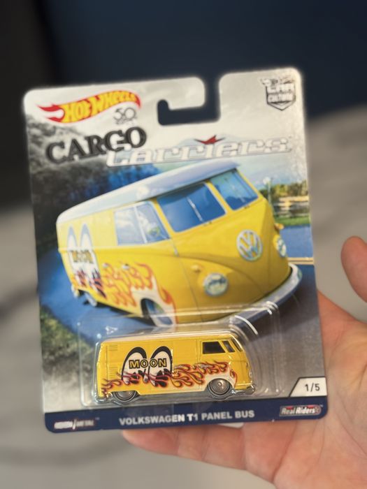 Hot Wheels Premium Cargo Carriers Volkswagen T1 Panel Bus MOON unikat