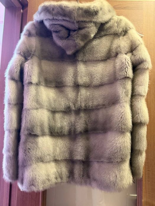 Норкова шуба в стильному кольорі
