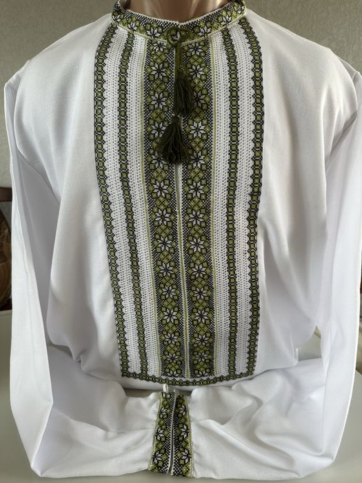 Чоловічі вишиванки ручноі роботи