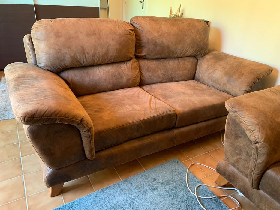 Sofa em tecido castanho