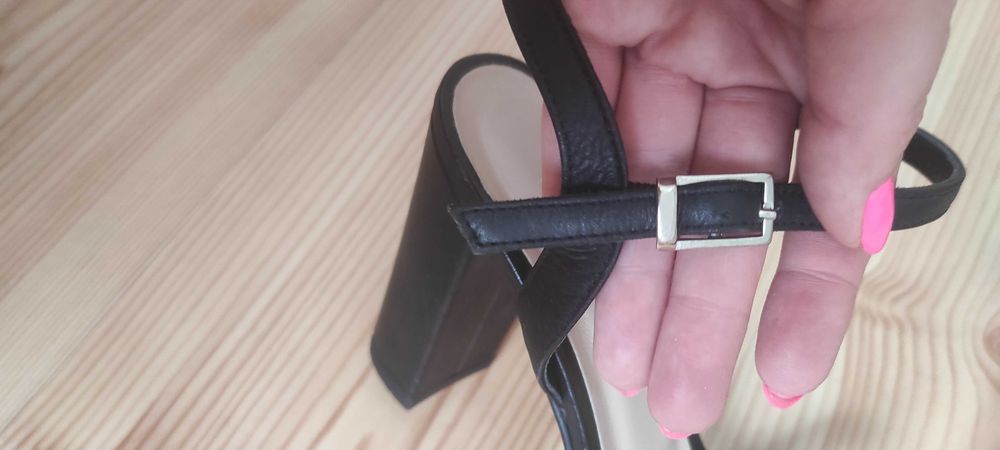 Sandałki damskie skórzane jak nowe włoskie