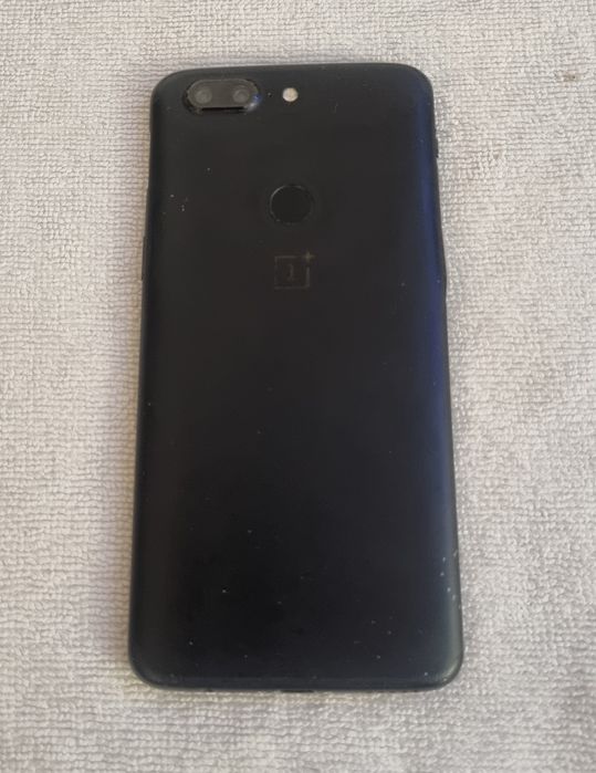Smartphone OnePlus 5T para arranjo ou Peças