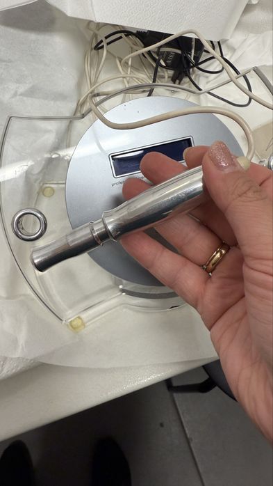 Urzadzenie do makijazu permanentnego