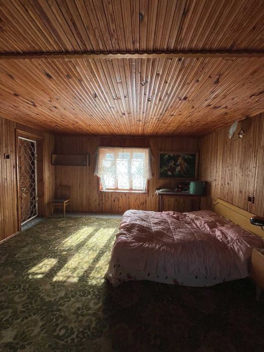 продаж окремого цегляного будинку