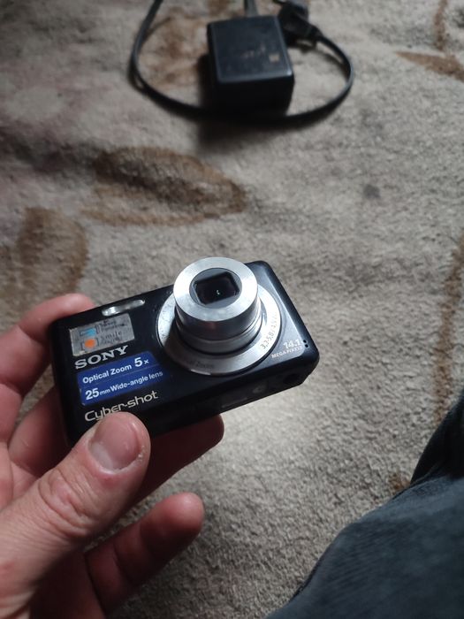 Цифровий фотоапарат Sony