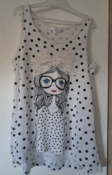 Biała koszulka bez rękawów w kropki