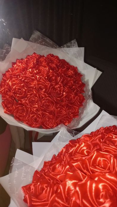 Атласні квіти, троянди