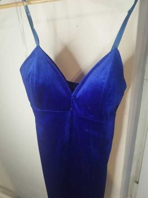 Welurowa elegancka sukienka niebieska, szafirowa, chabrowa