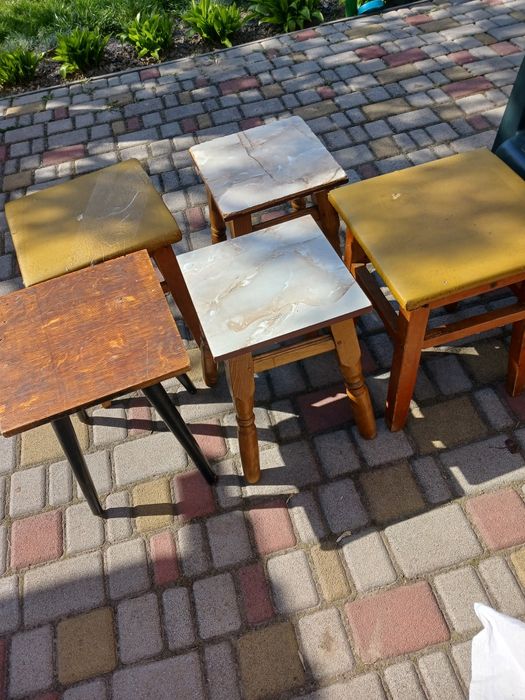 Продам табуретки різні