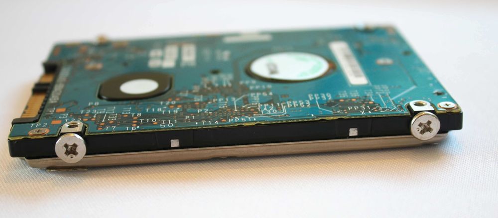 Śruby do dysków 2,5", dysków SSD  - cena za komplet.