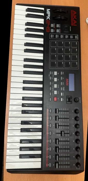 Controlador MIDI Akai MPK249 - NUNCA USADO