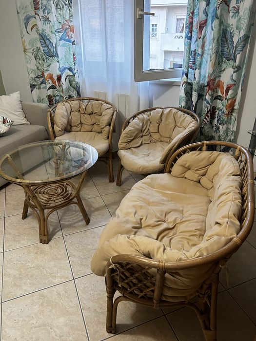 Conjunto de sofas interiores ou exteriores.