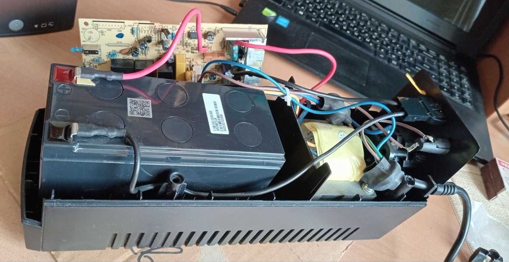 Джерело безперебійного живлення