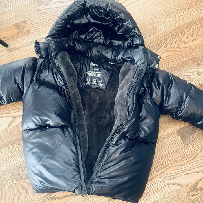 Зимова курточка пухова фірми Zara.