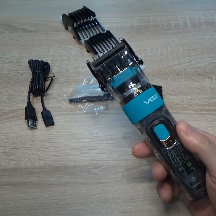 Машинка для стрижки волос и бороды с LED дисплеем и влагозащитой