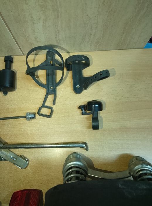 Akcesoria rowerowe pompka nożka siodełko lampki dynamo mostek do kierownicy