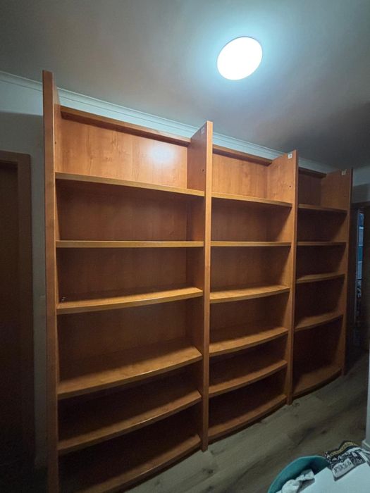 Estante em ótimo estado para sala ou escritório