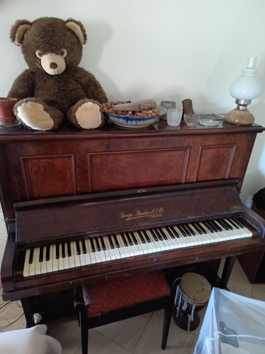 Piano vertical antigo — George Brockwell & Co, Londres