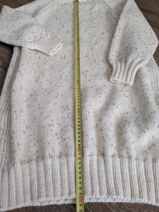 Зимовий довгий светр.