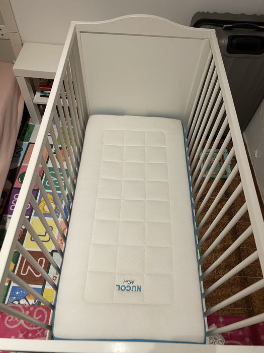 Berço infantil com colchão