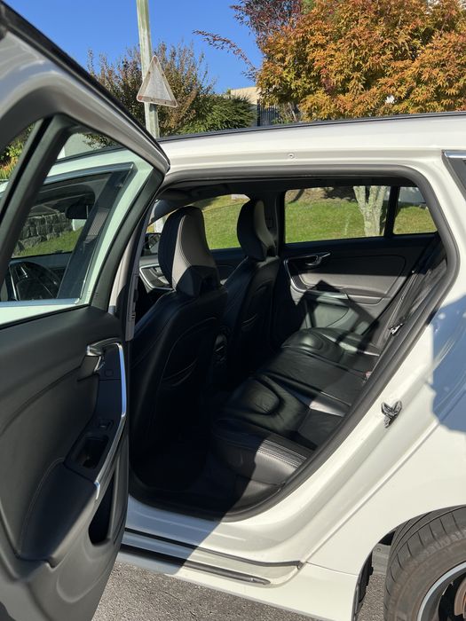 Volvo V60 2.0 D3 R-Design