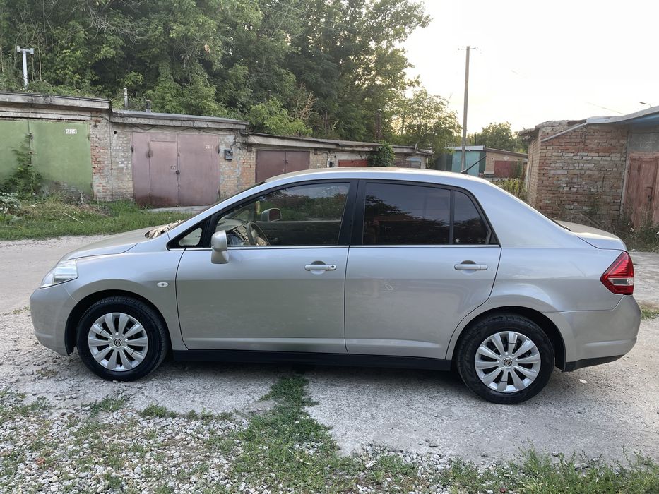 Продам Nissan Tiida АКПП 1.6 гбо  в класному стані