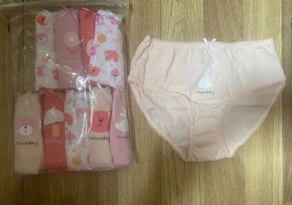 Дочька в трусиках 