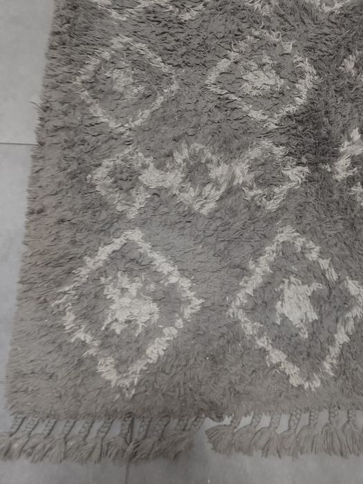 Sprzedam dywan 185x125 cm.