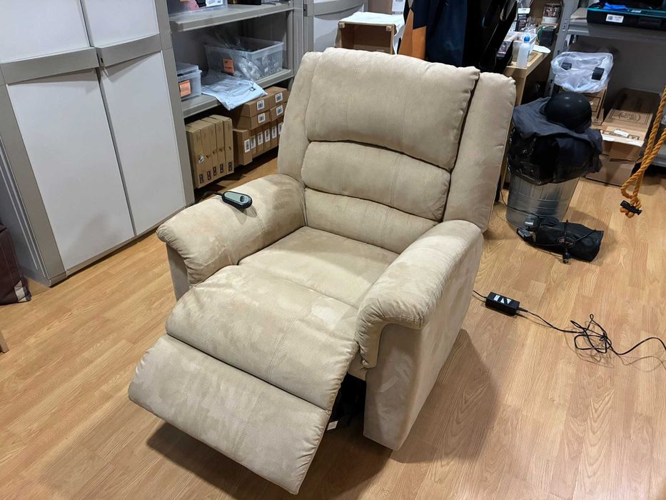 Poltrona elétrica reclinável - Como nova