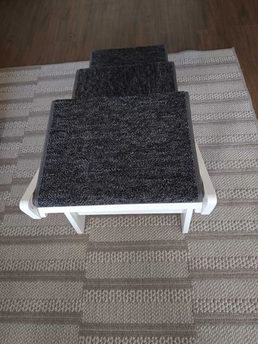Escada/ rampa de madeira com 3 degraus em excelente estado para cães