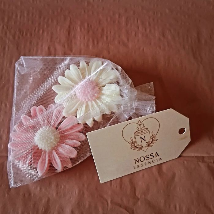 Vela aromática em formato de flor feito a mão