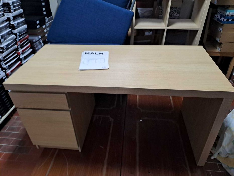 Secretária Malm IKEA como nova