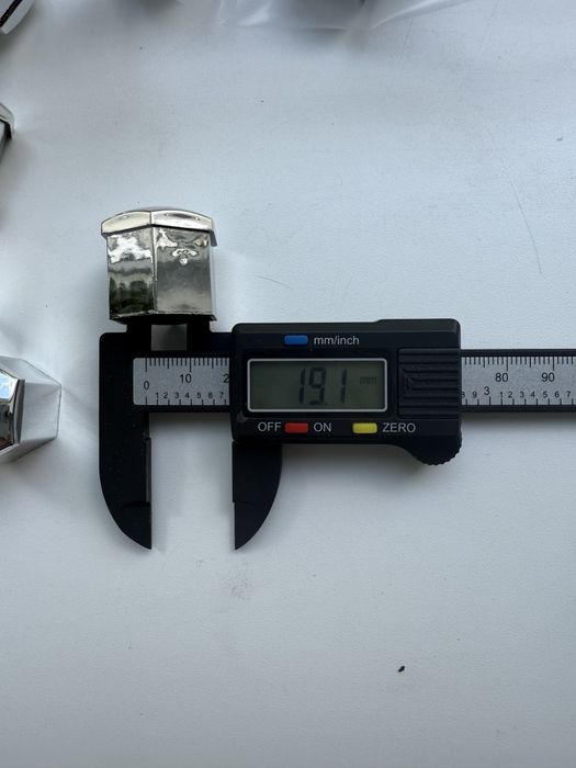 Ковпачки заглушки  для болтів автомобільних дисків  17 19 мм