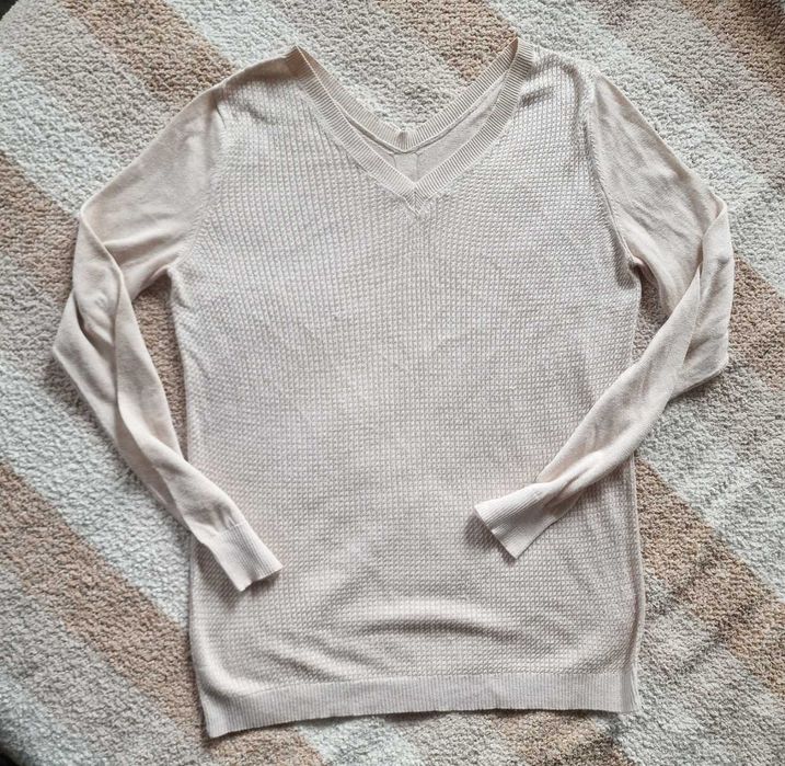 Klasyczny sweterek bluzka w kolorze jasnego beżu S/M