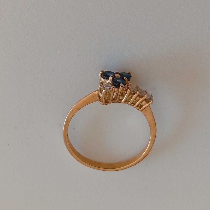 Anel em Ouro 19.2 Kt com 3 Safiras e 4 Diamantes