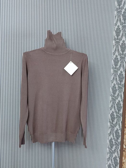 Кашеміровий теплий жіночий світерок горло виворот/стойка