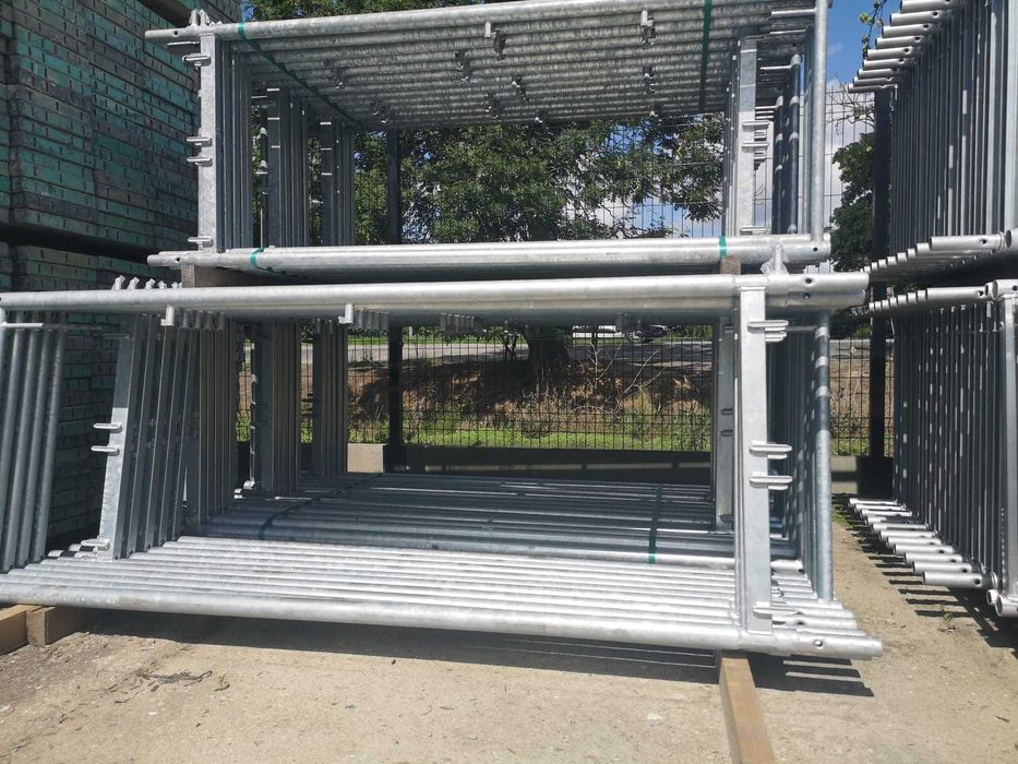 Stalowe rusztowanie elewacyjne Plettac nowe 10,4 m wysokie x 12 m długie 124/125 m2 -kompletne
