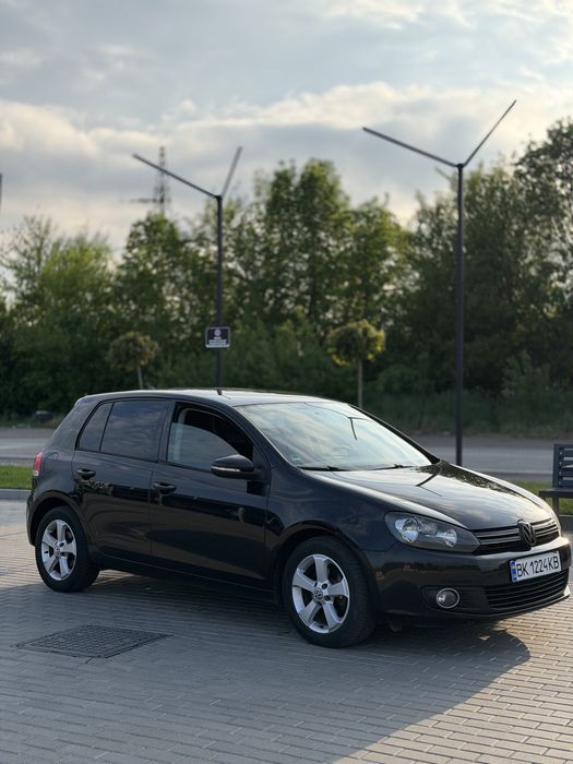Volkswagen Golf 2010 бензин 1.4