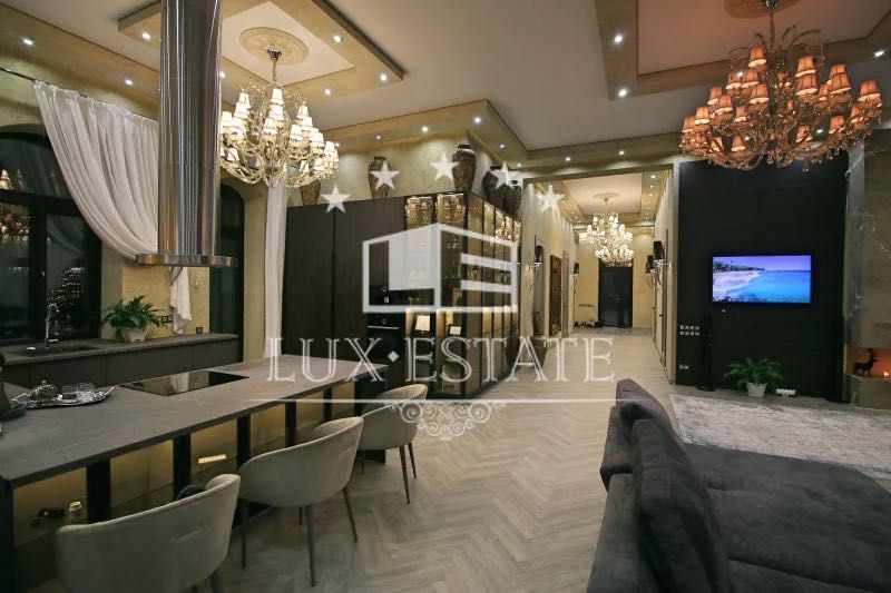 АРЕНДА ДОМА 250M² с авторским дизайном в окружении леса Вита-Почтовая