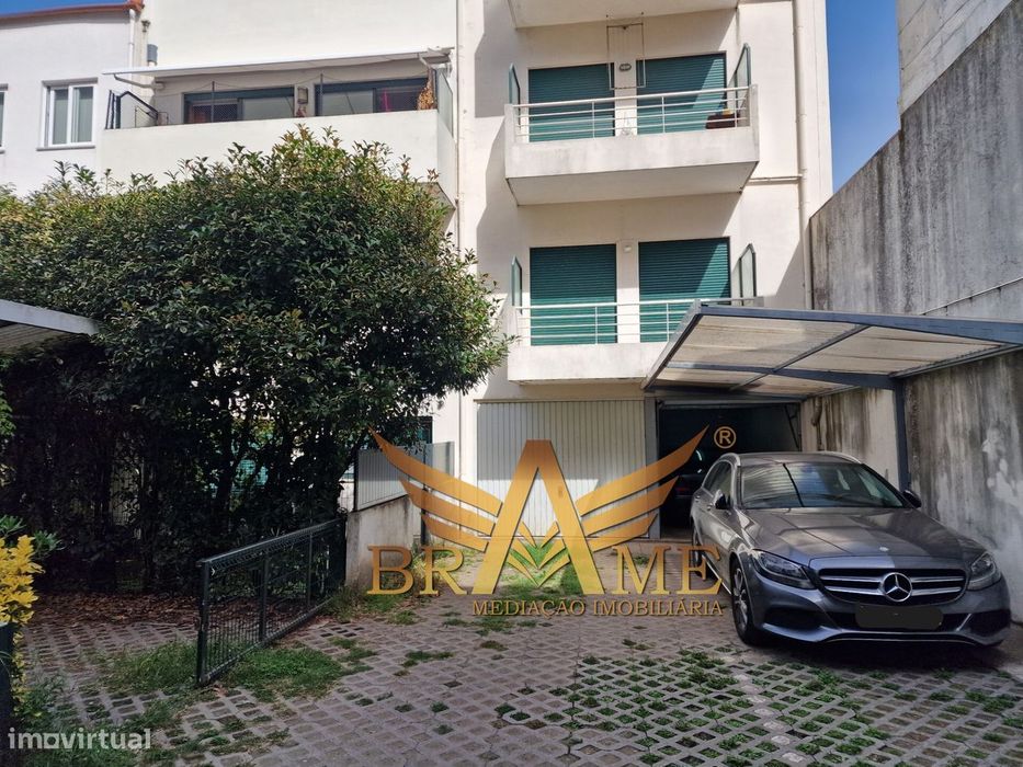 Apartamento T2 Com Lugar De Garagem | Rua Da Constituição - Porto