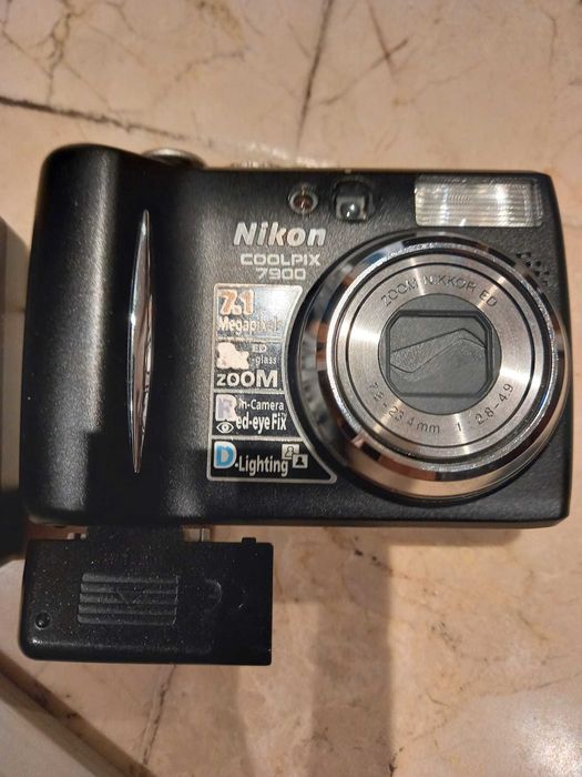 Original Nikon Coolpix 7900 Camera64552625715842120