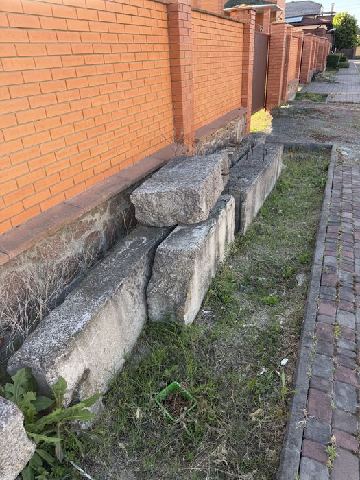 БЕЗКОШТОВНО Віддам бетонні блоки (самовивіз)