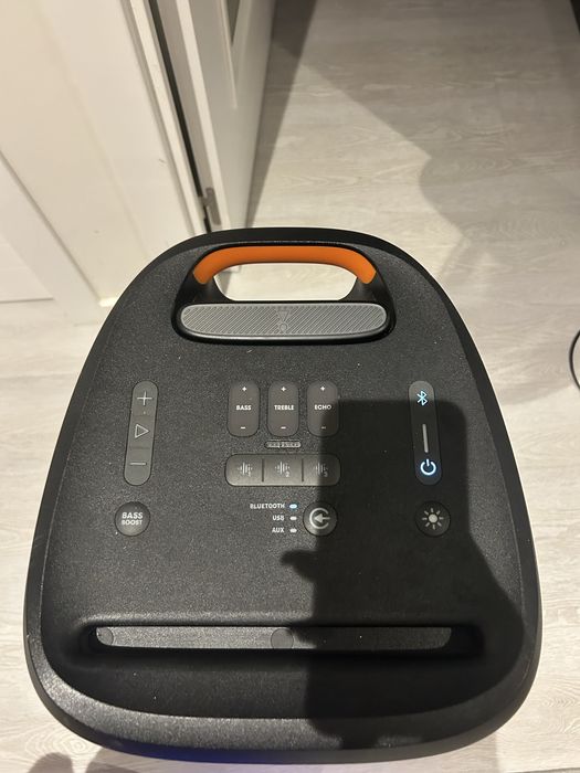 Coluna JBL partybox