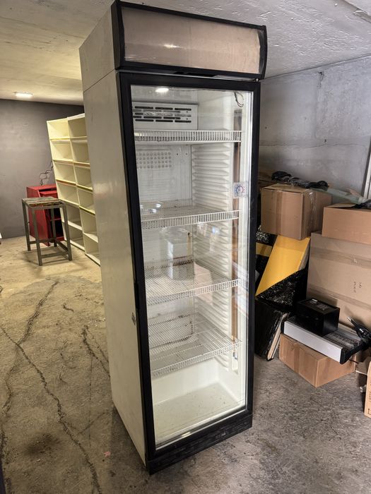 Продам холодильну шафу. Холодильна вітрина