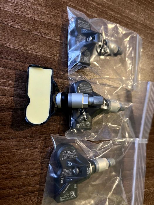 Czujniki ciśnienia opon powietrza VW Audi Skoda TPMS Nowe A3 A4 6 Golf
