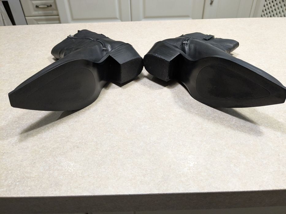 Шкіряні казаки Zara