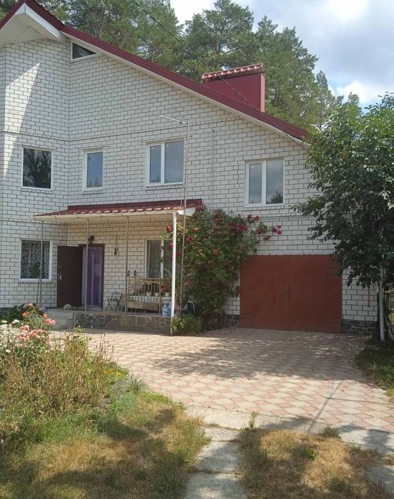 Будинок село Левків