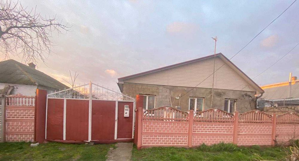 Продаю дім, з великим городом.